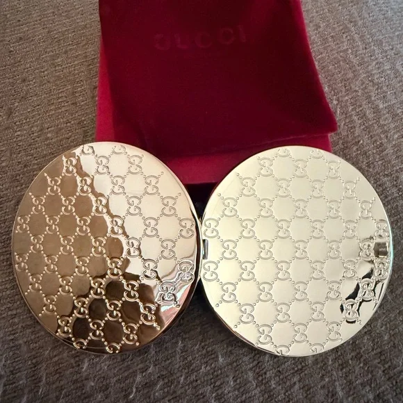 Gucci Gold Embossed Compact with Red Pouch - Picture 3 of 3